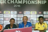 Pelatih Persegres Lestiadi saat Press release di Stadion Petrokimia Gresik, Jumat (6/5/2016) dalam rangka persiapan laga Sabtu Malam. (foto: Efendi/kabargresik)