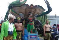 Legenda Yuyu jangkang diangkat oleh peserta karnaval budaya desa Mlirang Bungah Gresik.