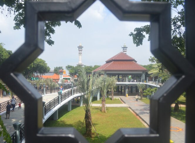 Alun-alun Gresik setelah direnovasi. (foto:istimewah)