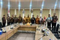 Bupati Gresik dan rombongan usai berdialog dengan Paguyupan Warga Gresik Malaysia ( PWGM ) membahas keberlangsungan pendidikan anak-anak pekerja migran asal Gresik